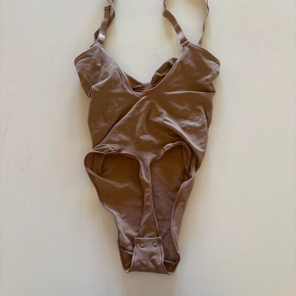 NWOT Skims Shapewear Thong Bodysuit - Picture 3 of 4